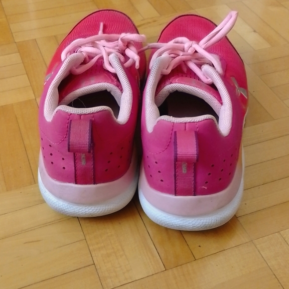 Under Armour 6.5 pink tennis shoes - Picture 3 of 6